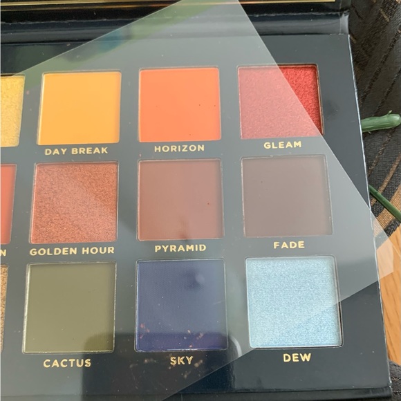 Ace Beautē Vintage Dawn Eyeshadow Palette 12 Vibrant Shades~Brand New In Box - Picture 3 of 14